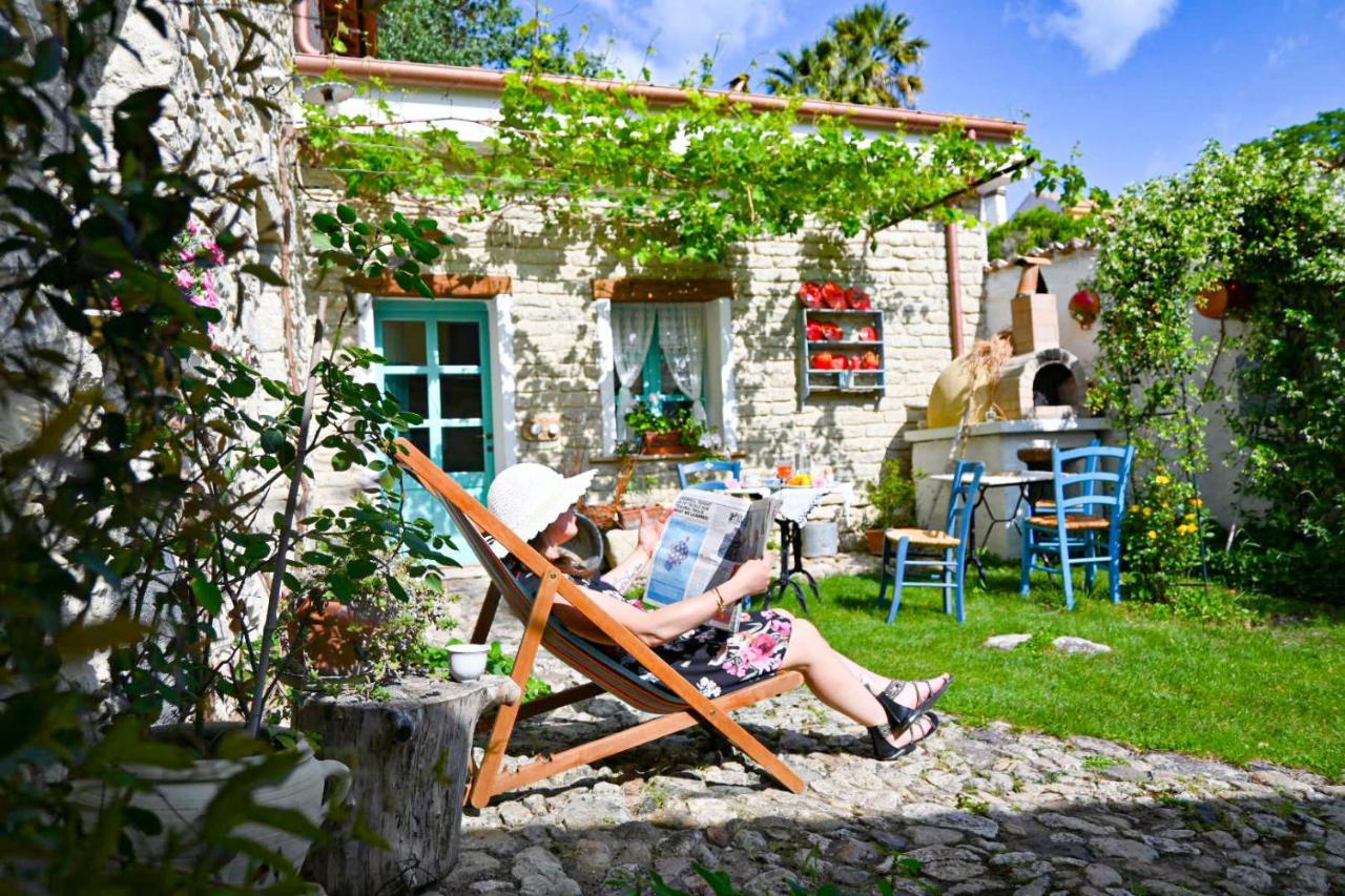 Bed and Breakfast Cortis Antigas Gesturi Exterior foto