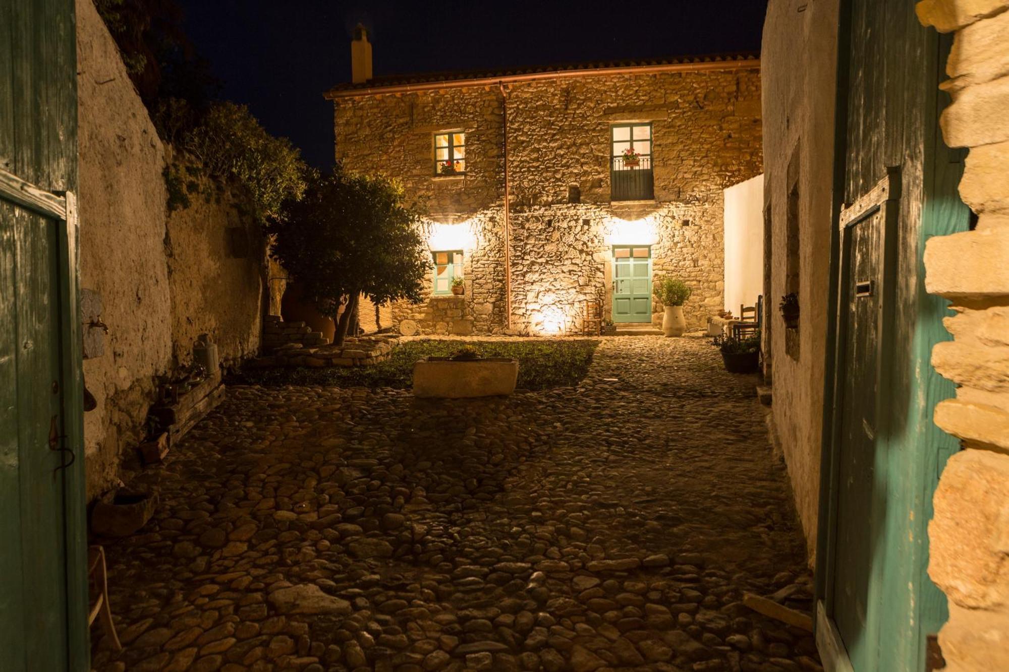 Bed and Breakfast Cortis Antigas Gesturi Exterior foto