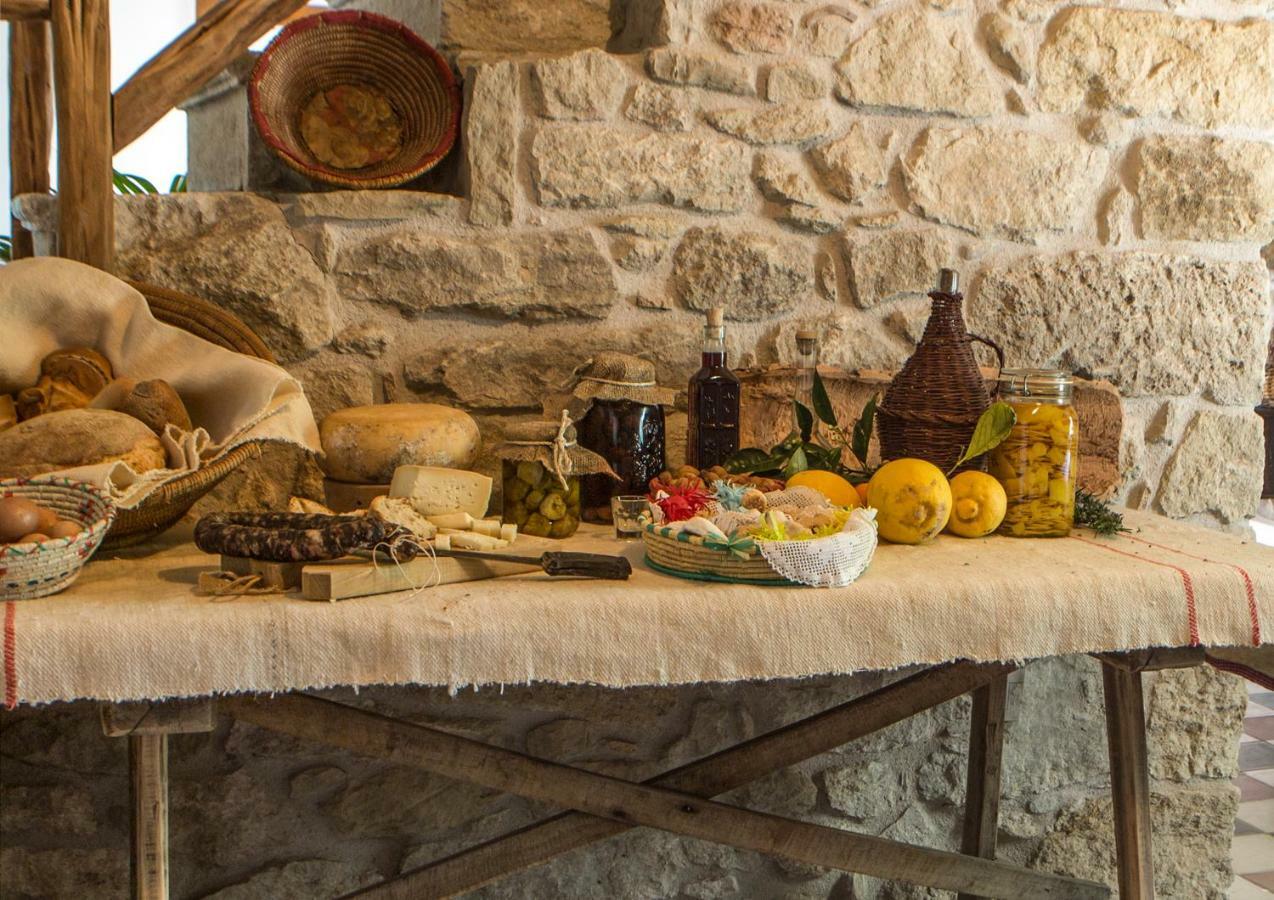 Bed and Breakfast Cortis Antigas Gesturi Exterior foto